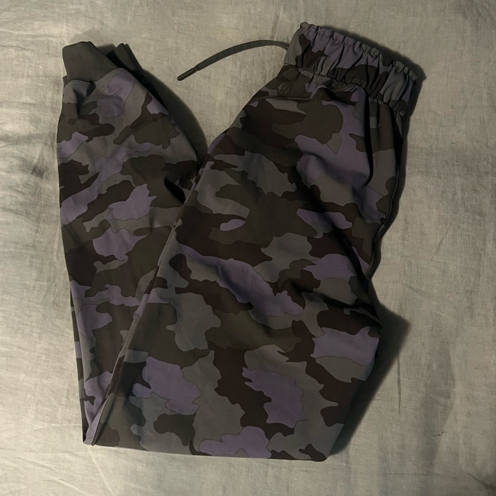 Lululemon Stretch High-Rise Jogger - Picture 4 of 8